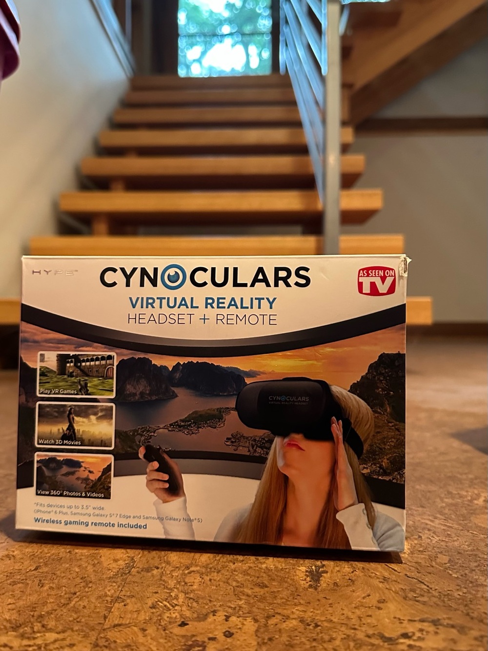 Virtual Reality Headset + Remote - Black